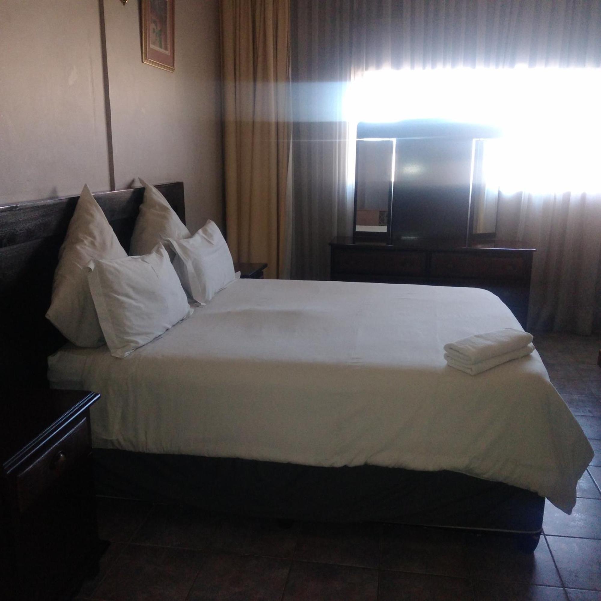 Tassili Lodge Kempton Park Ngoại thất bức ảnh